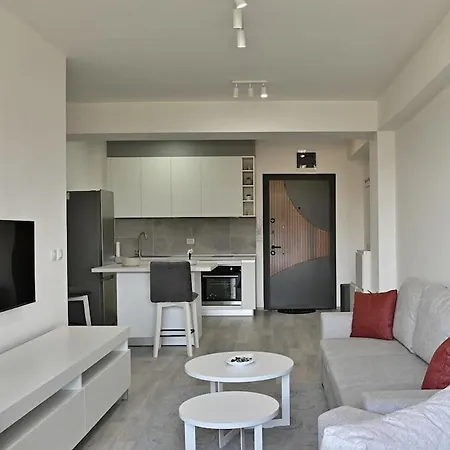 New, Modern & Cozy - Free Parking *