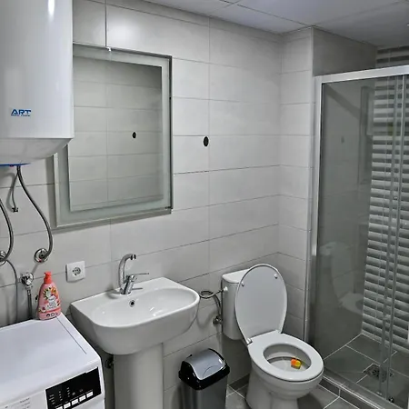 New, Modern & Cozy - Free Parking