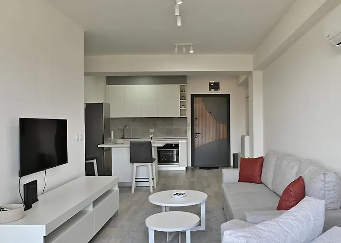 New, Modern & Cozy - Free Parking *