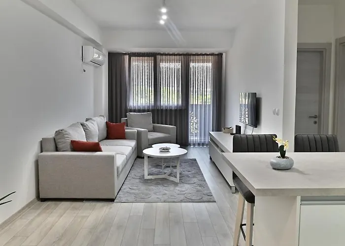 New, Modern & Cozy - Free Parking Appartement