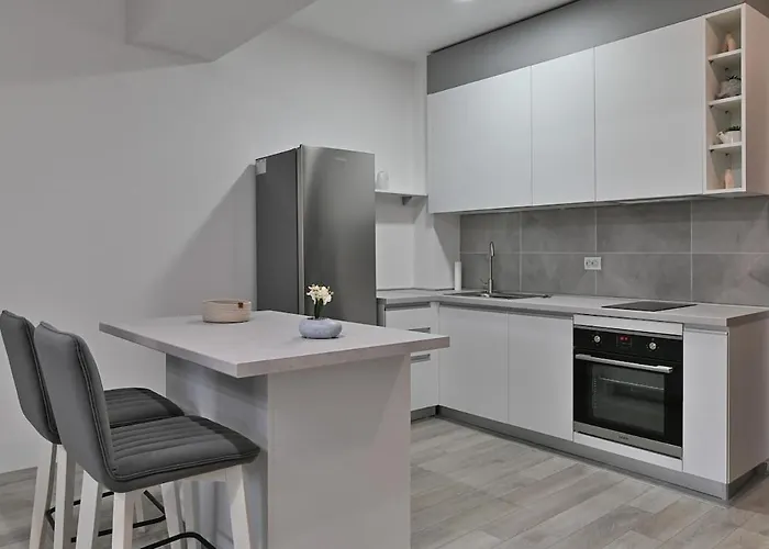 New, Modern & Cozy - Free Parking Appartement *